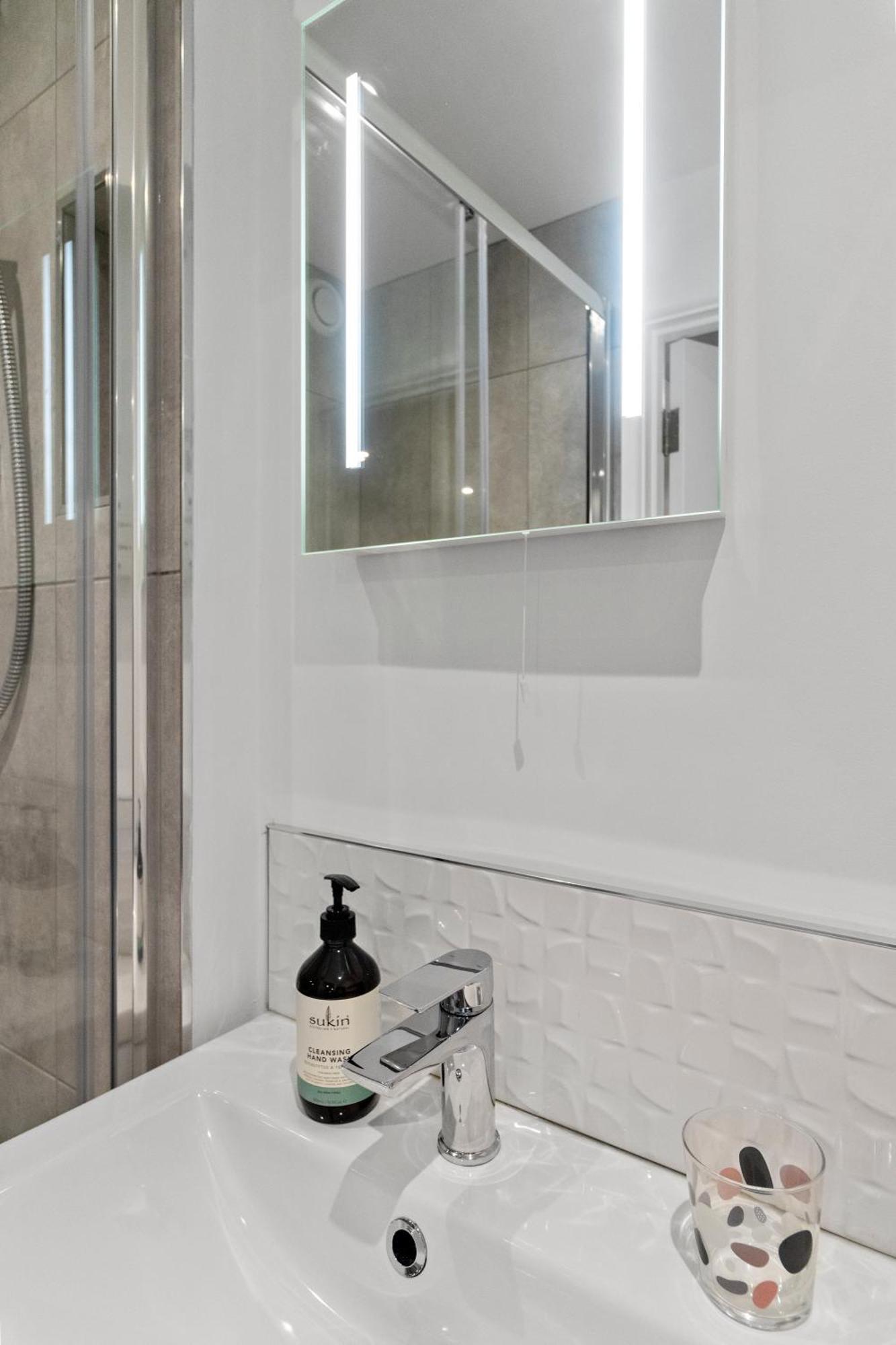 Exeter City Centre Apartments Riley Apartment Экстерьер фото